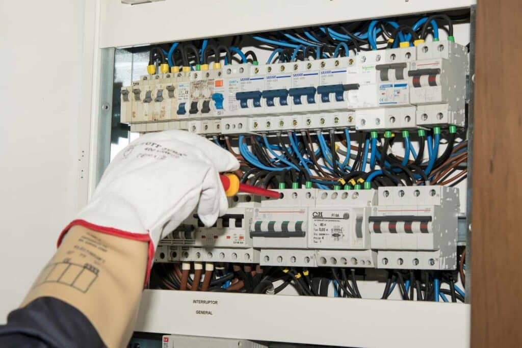 INSTALACIONES ELÉCTRICAS cuadro eléctrico